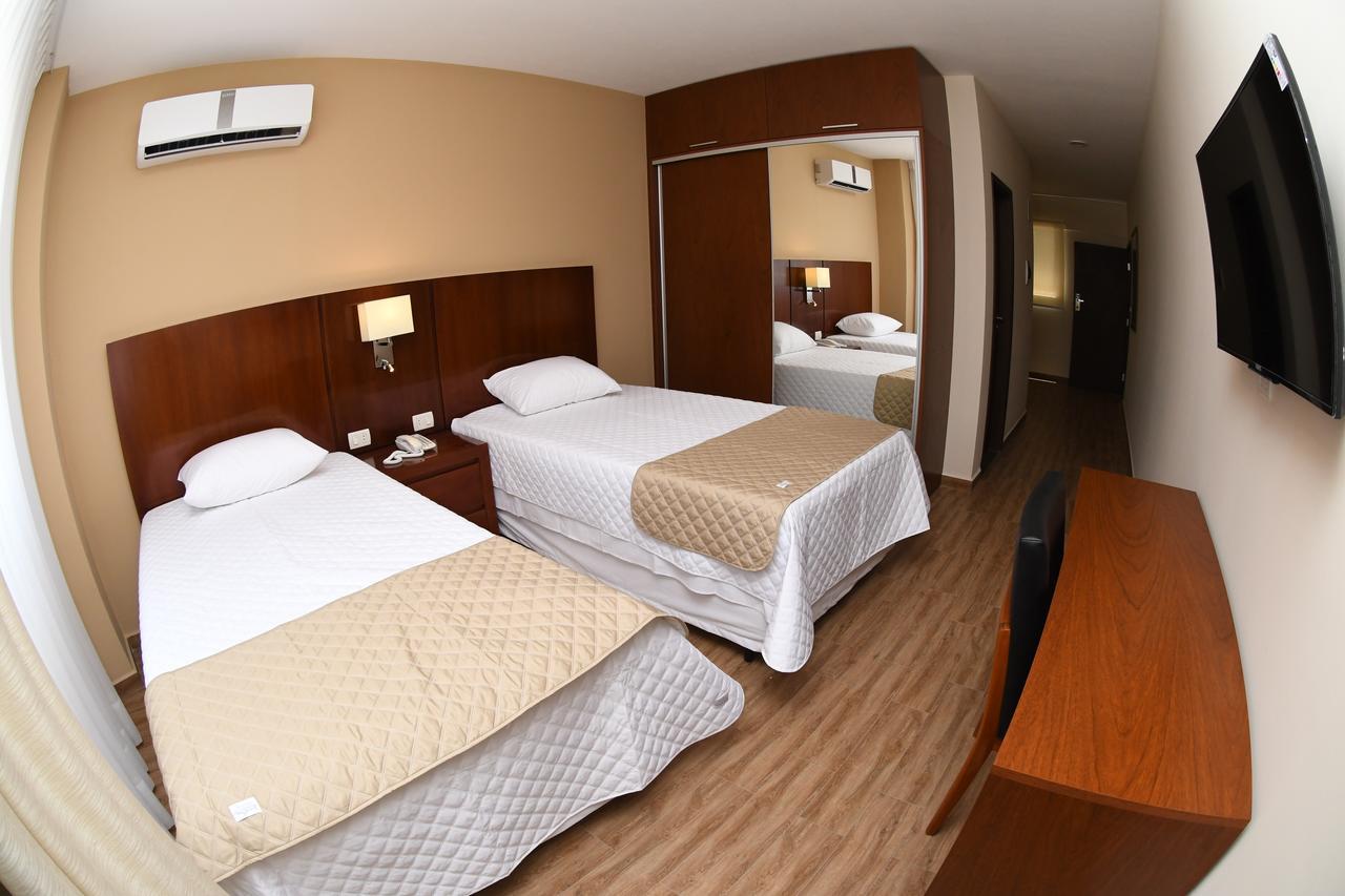 Taos Apart Hotel ซานตาครูซเดอลาเซียร์รา ภายนอก รูปภาพ