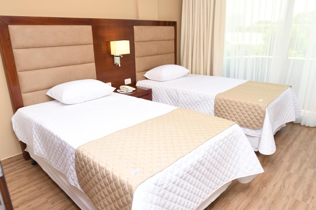Taos Apart Hotel ซานตาครูซเดอลาเซียร์รา ภายนอก รูปภาพ