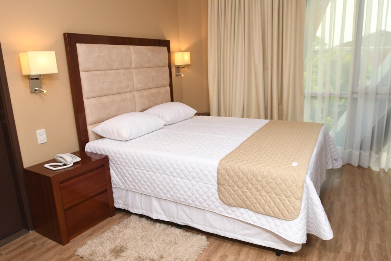 Taos Apart Hotel ซานตาครูซเดอลาเซียร์รา ภายนอก รูปภาพ